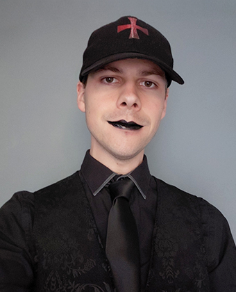 Portrait photo of the author Wayne Telford